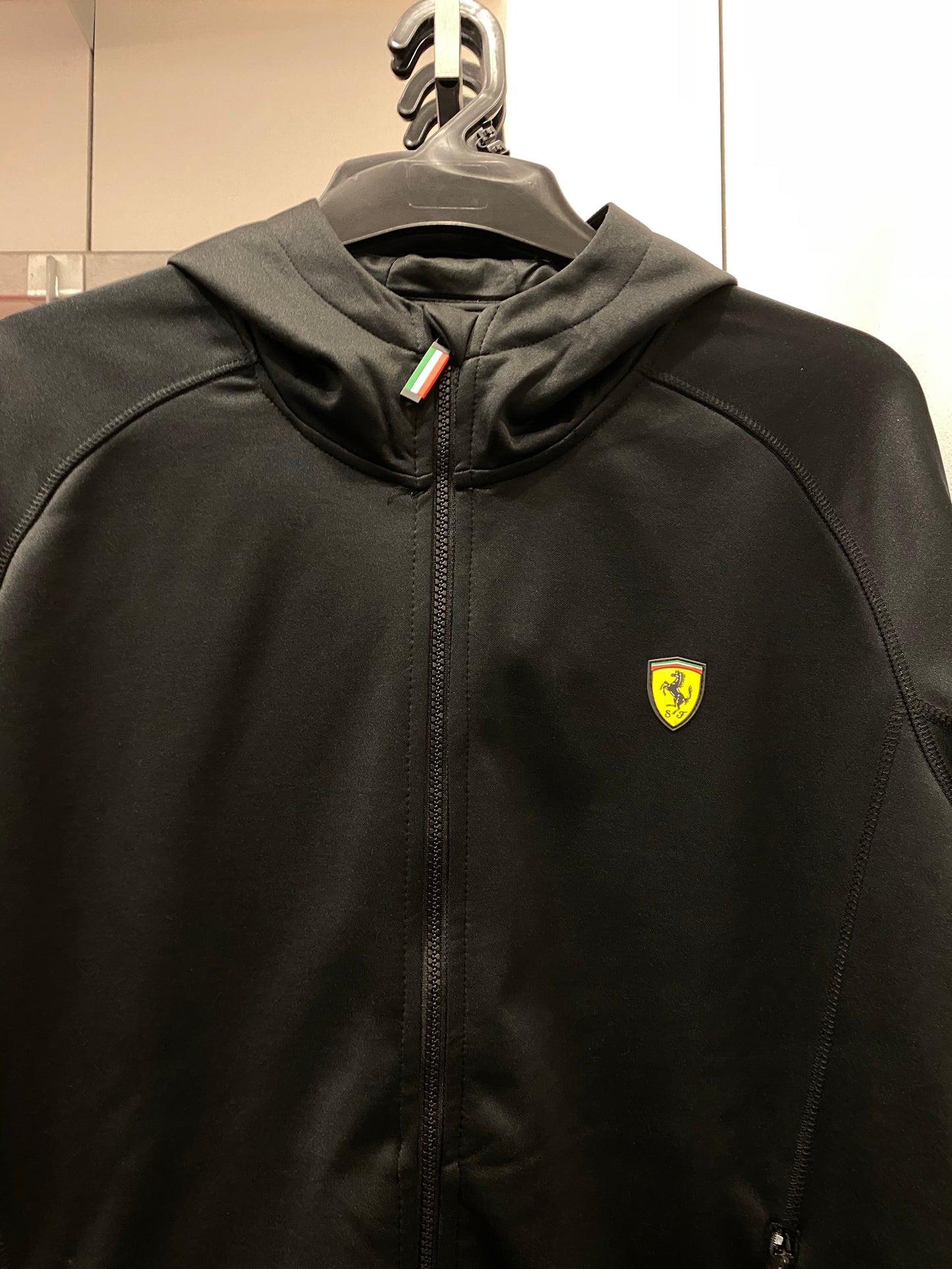 Scuderia Ferrari Mens Powerstretch Hood Black - Fanwear